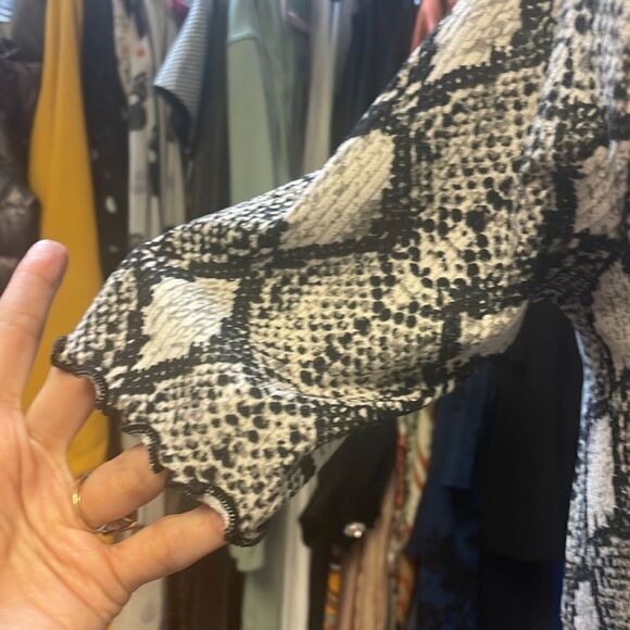 Caution to the wind snake skin print top - Picture 4 of 5